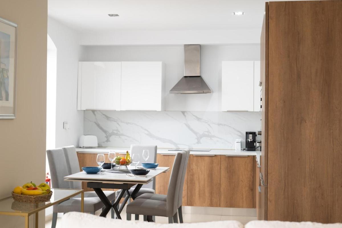 Golden Harbour - 2 Bedrooms, 2 Bathrooms Gżira Kültér fotó