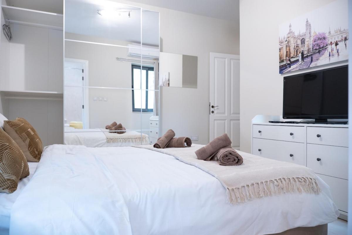 Golden Harbour - 2 Bedrooms, 2 Bathrooms Gżira Kültér fotó